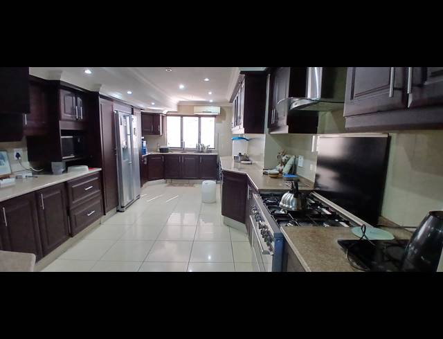 3 BEDROOM FREEHOLD FOR SALE IN BRIGHTON BEACH